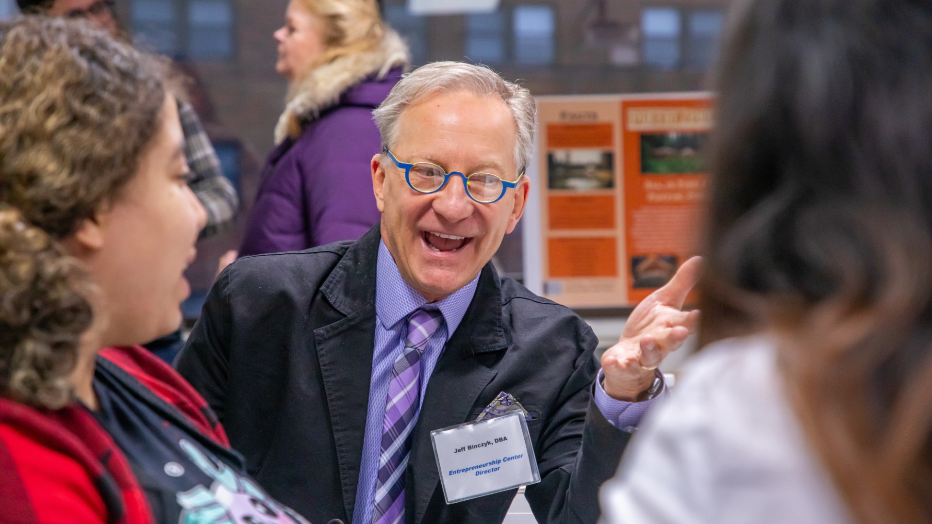 Dr. Jeff talking to students in Entrepreneurship Center